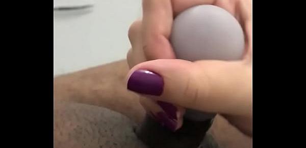  Esposa me punhetando com egg